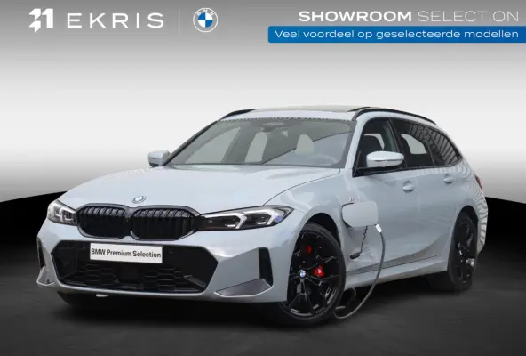 330e | M Sportpakket Pro | Panodak | Head-Up | Trekhaak | Driving Assistant Prof. | Parking Assitant Plus | Harman Kardon | Comfort Access | Elektr. Stoelen | SOH 100% | 19'' LMV