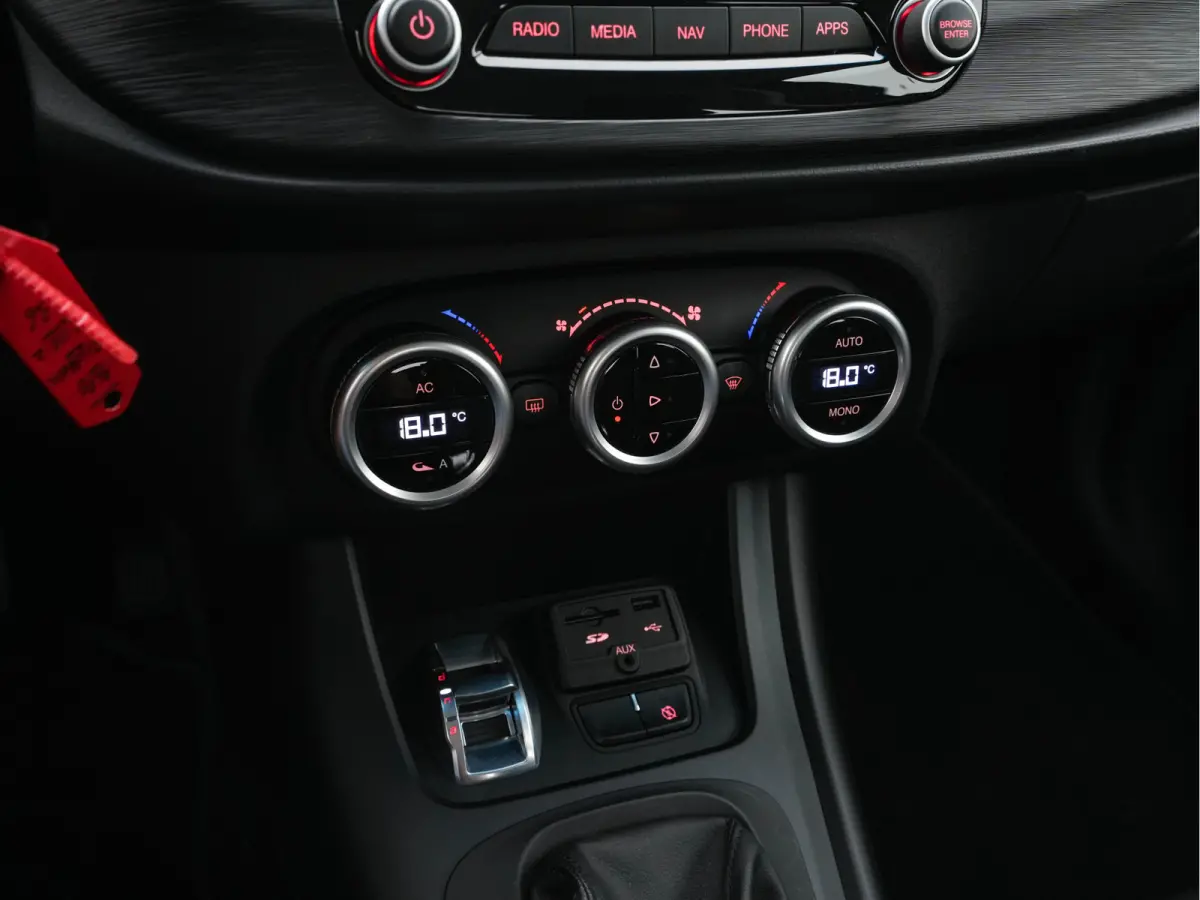 1.6 JTDm Super Aut. *NAVI-FULLMAP | SPORTSEATS | SHIFTPADDLES | ECC | PDC | CRUISE | 18''ALU*