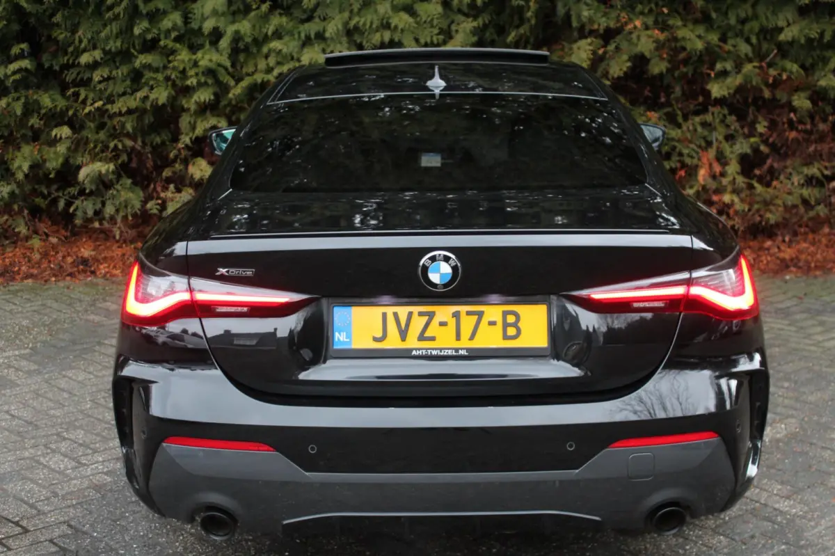 420d xDrive High Executive 190PK | M- sportpakket| BTW-AUTO | CAMERA | Panoramadak | LEDER |Sportstoelen