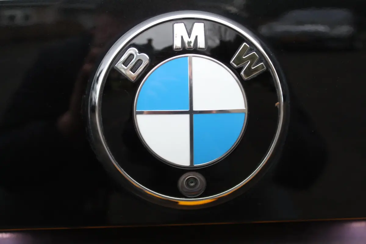 420d xDrive High Executive 190PK | M- sportpakket| BTW-AUTO | CAMERA | Panoramadak | LEDER |Sportstoelen