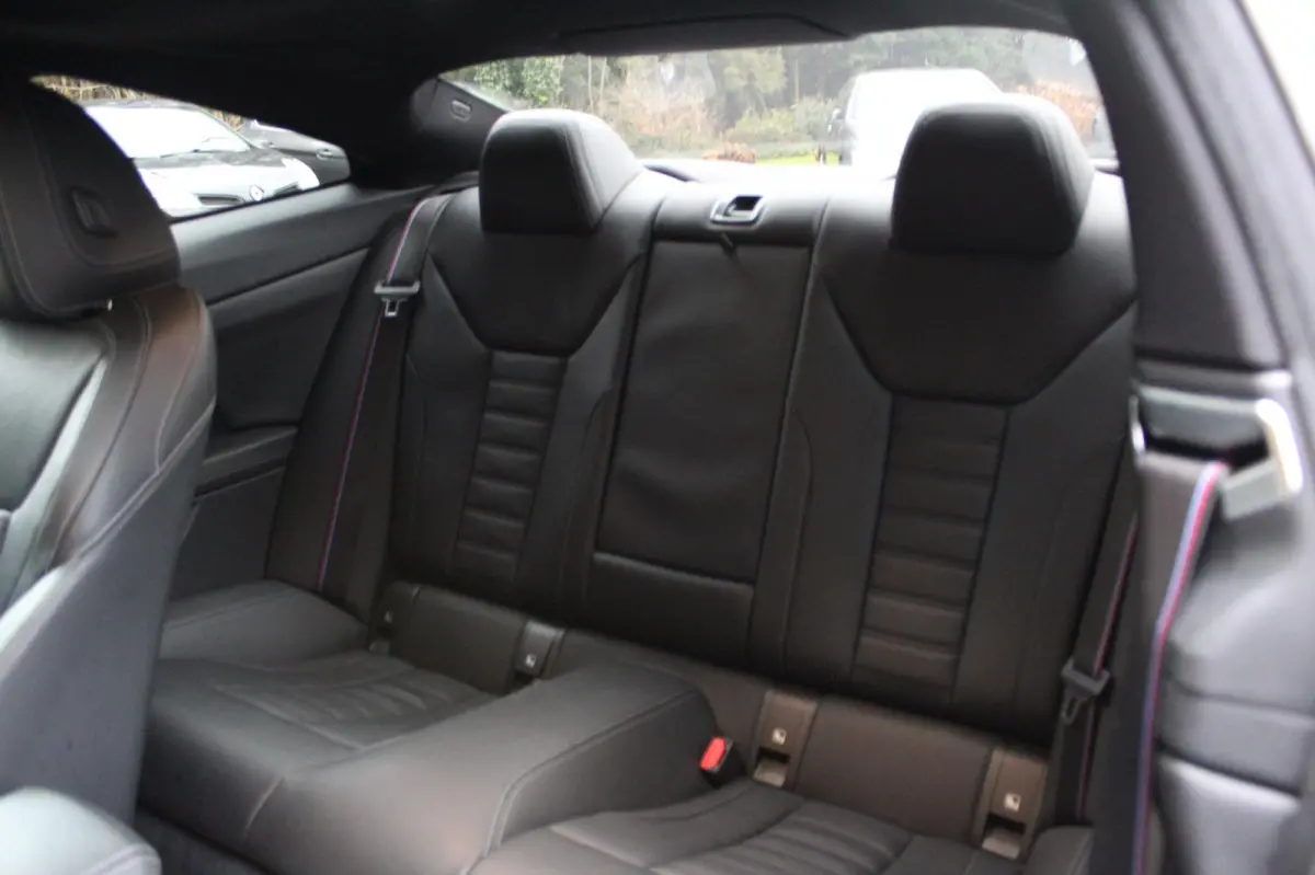 420d xDrive High Executive 190PK | M- sportpakket| BTW-AUTO | CAMERA | Panoramadak | LEDER |Sportstoelen