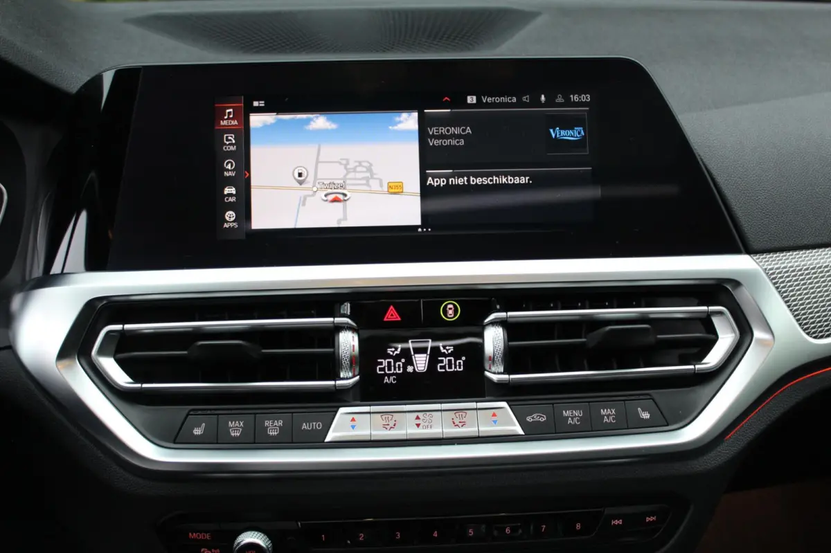 420d xDrive High Executive 190PK | M- sportpakket| BTW-AUTO | CAMERA | Panoramadak | LEDER |Sportstoelen