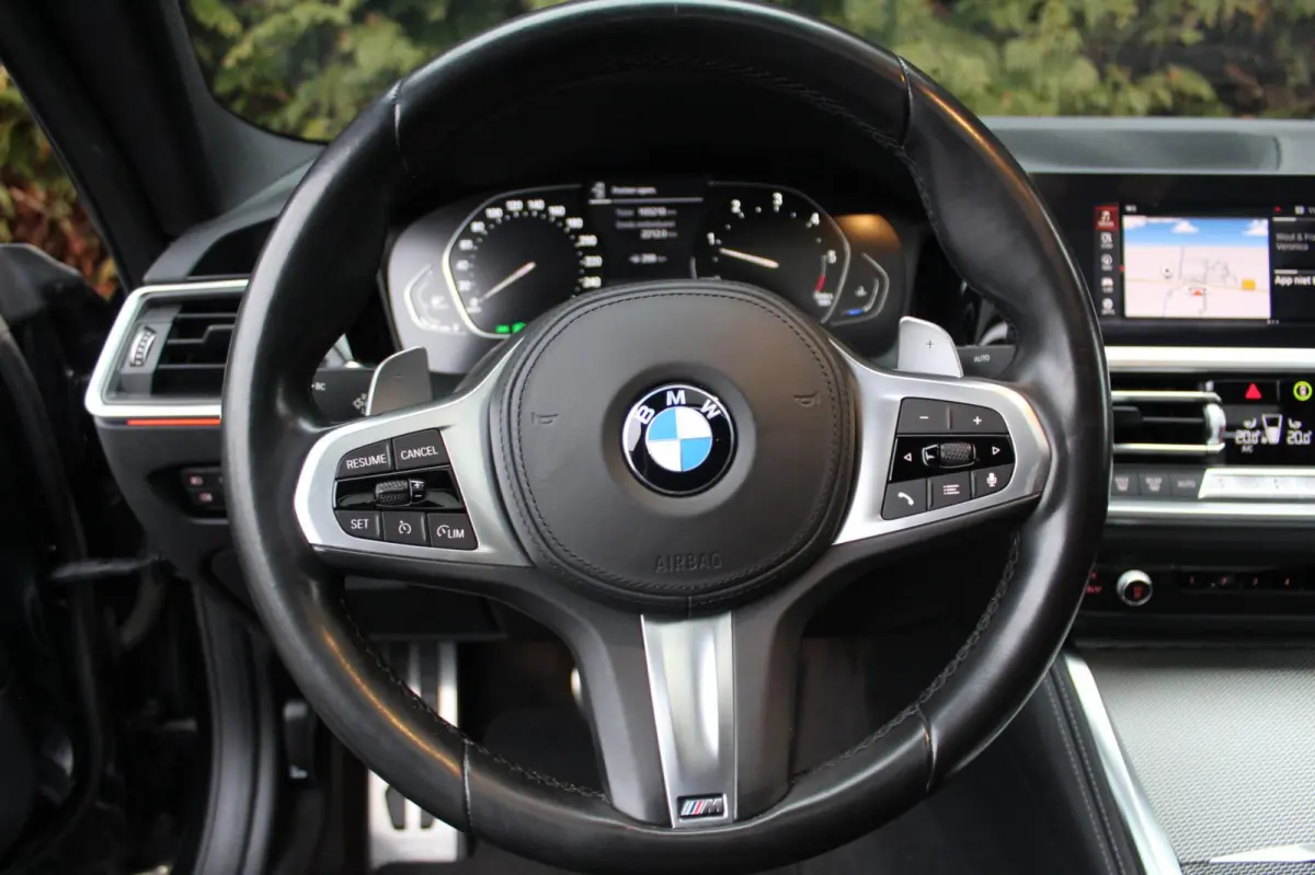 420d xDrive High Executive 190PK | M- sportpakket| BTW-AUTO | CAMERA | Panoramadak | LEDER |Sportstoelen