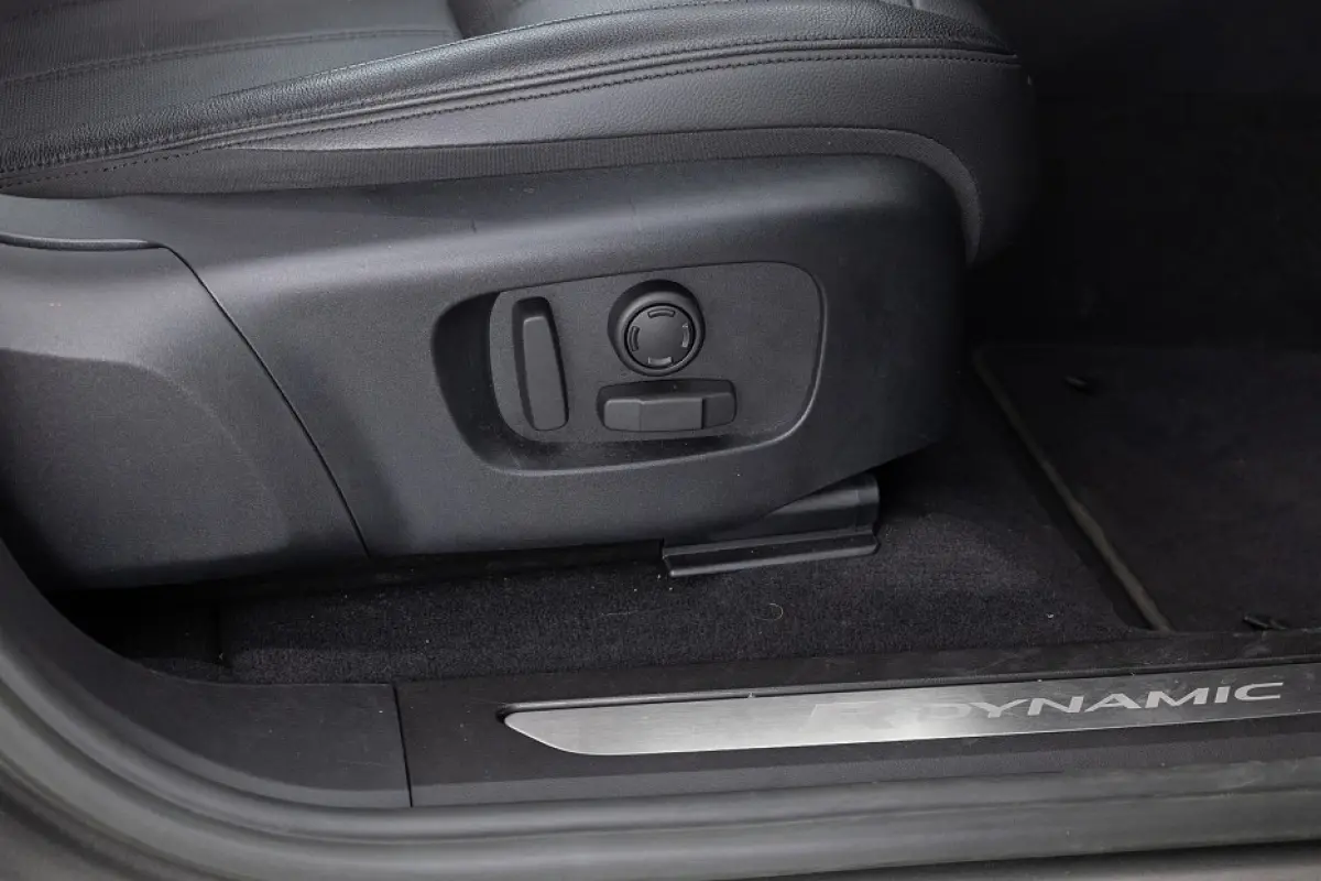P300e AWD R-Dynamic S | SCHUIFDAK | CARPLAY | Full LED | LEDER | EL. Stoel | PHEV