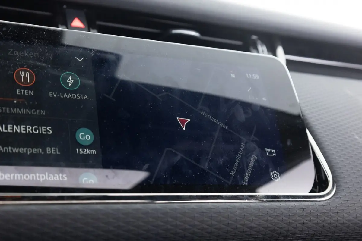 P300e AWD R-Dynamic S | SCHUIFDAK | CARPLAY | Full LED | LEDER | EL. Stoel | PHEV