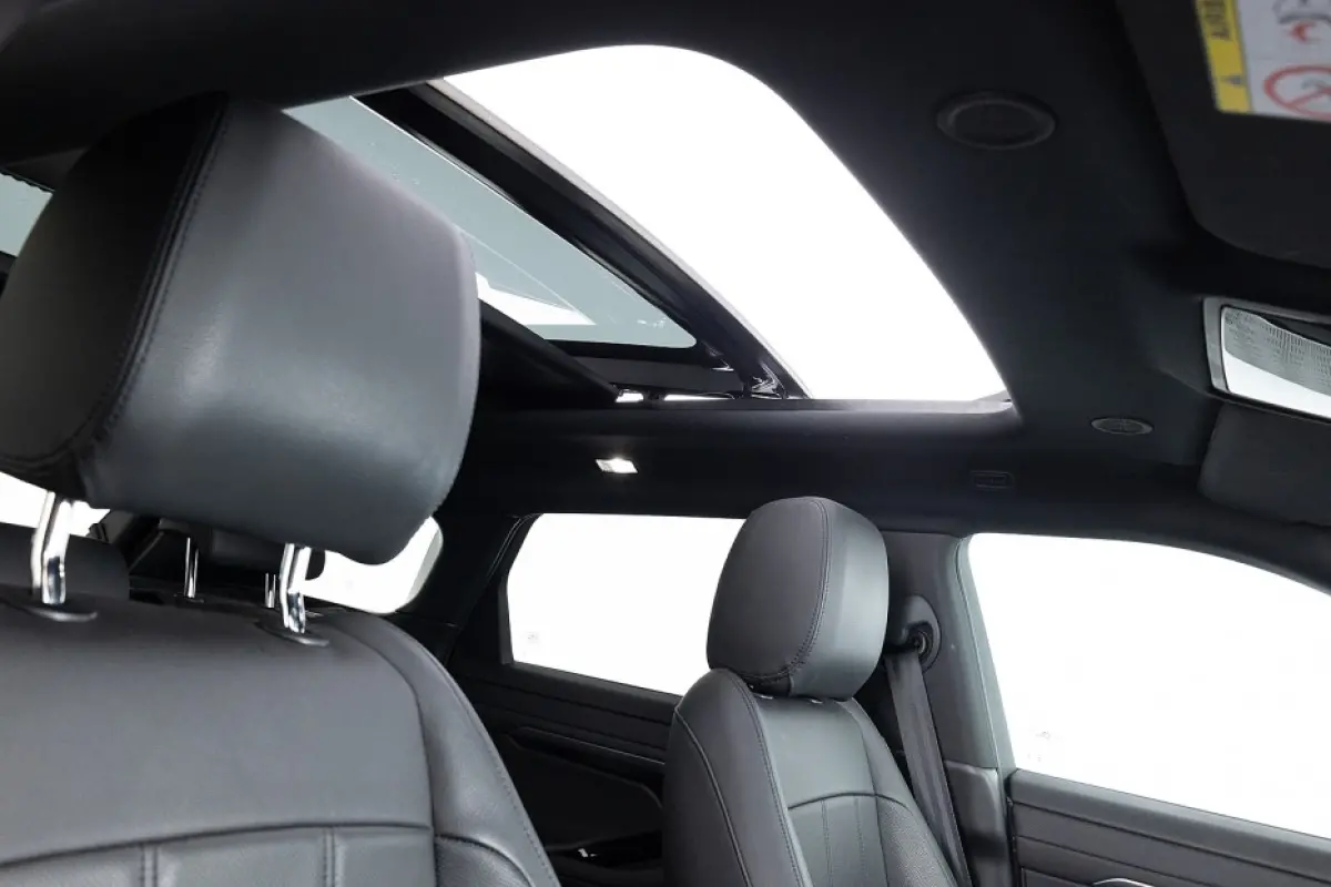 P300e AWD R-Dynamic S | SCHUIFDAK | CARPLAY | Full LED | LEDER | EL. Stoel | PHEV
