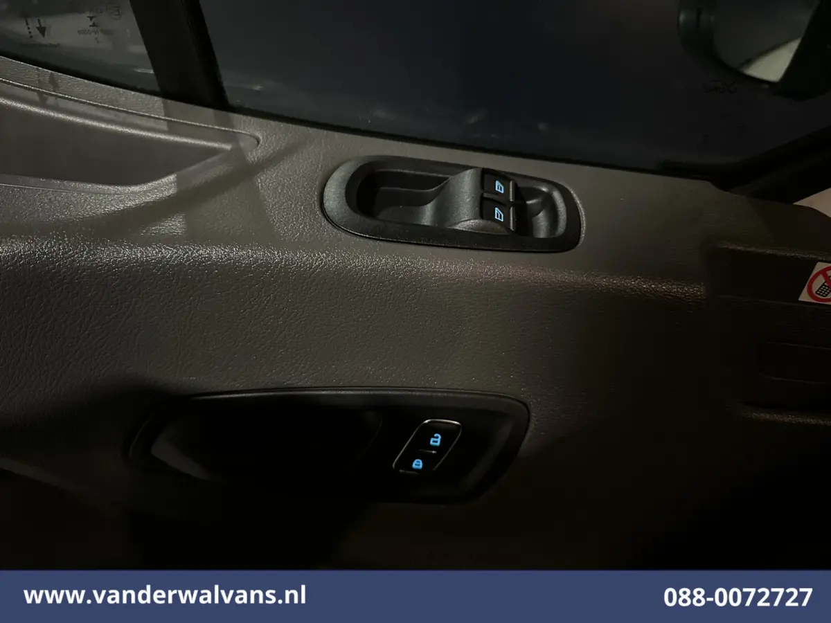 2.0 TDCI 131pk Bakwagen Laadklep Euro6 Airco | 1040kg laadvermogen | Cruisecontrol | Verwarmde voorruit Bijrijdersbank
