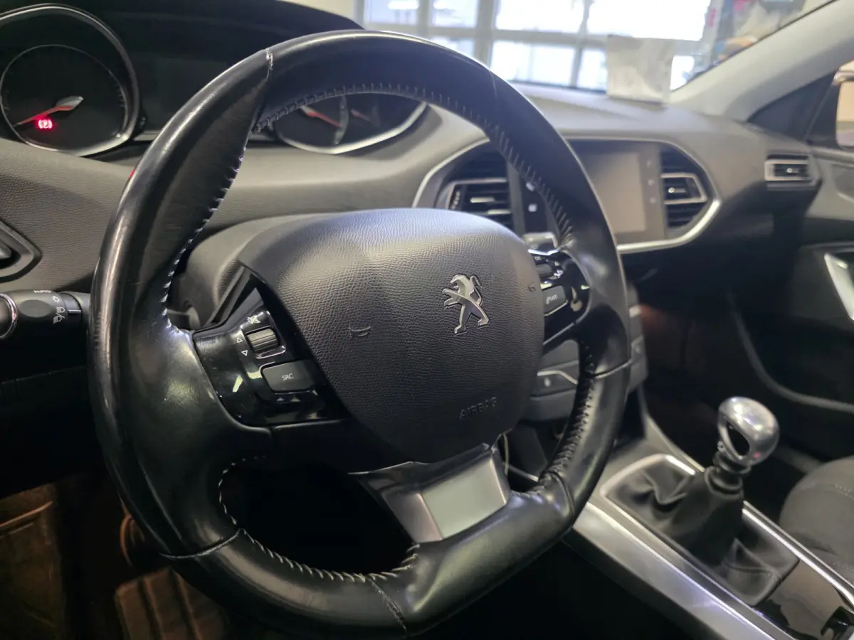 1.2 PureTech Blue Lease Premium – Panoramadak – Cruise – NAP – Ruime gezinsauto