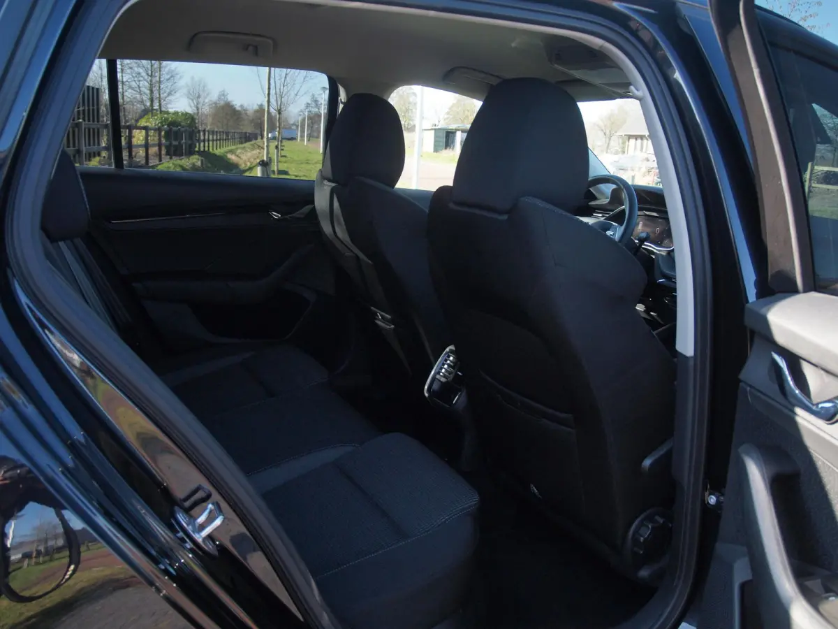 1.0 e-TSI Business Edition | DSG - Automaat | Black Optic | Camera | 18 Inch Zwarte Velgen | NL-Auto |