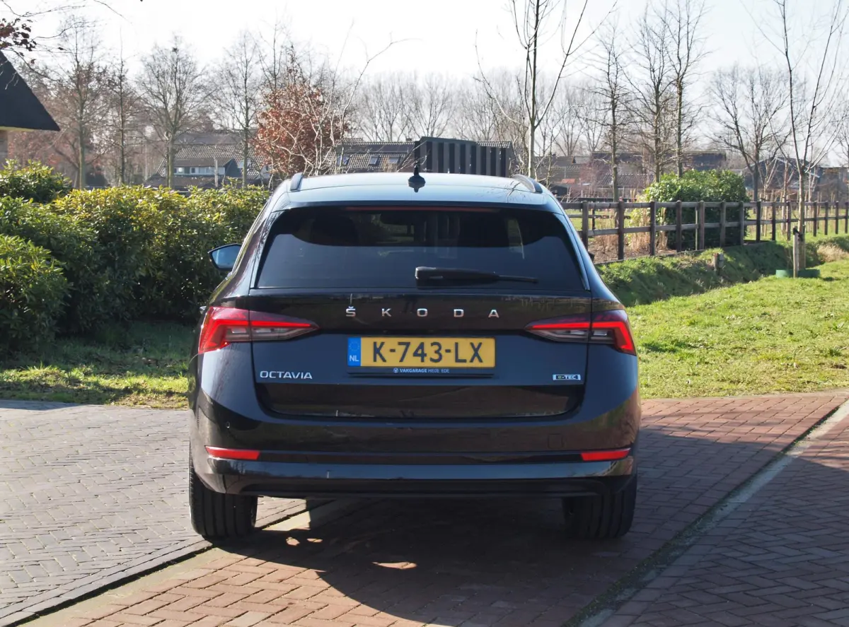 1.0 e-TSI Business Edition | DSG - Automaat | Black Optic | Camera | 18 Inch Zwarte Velgen | NL-Auto |