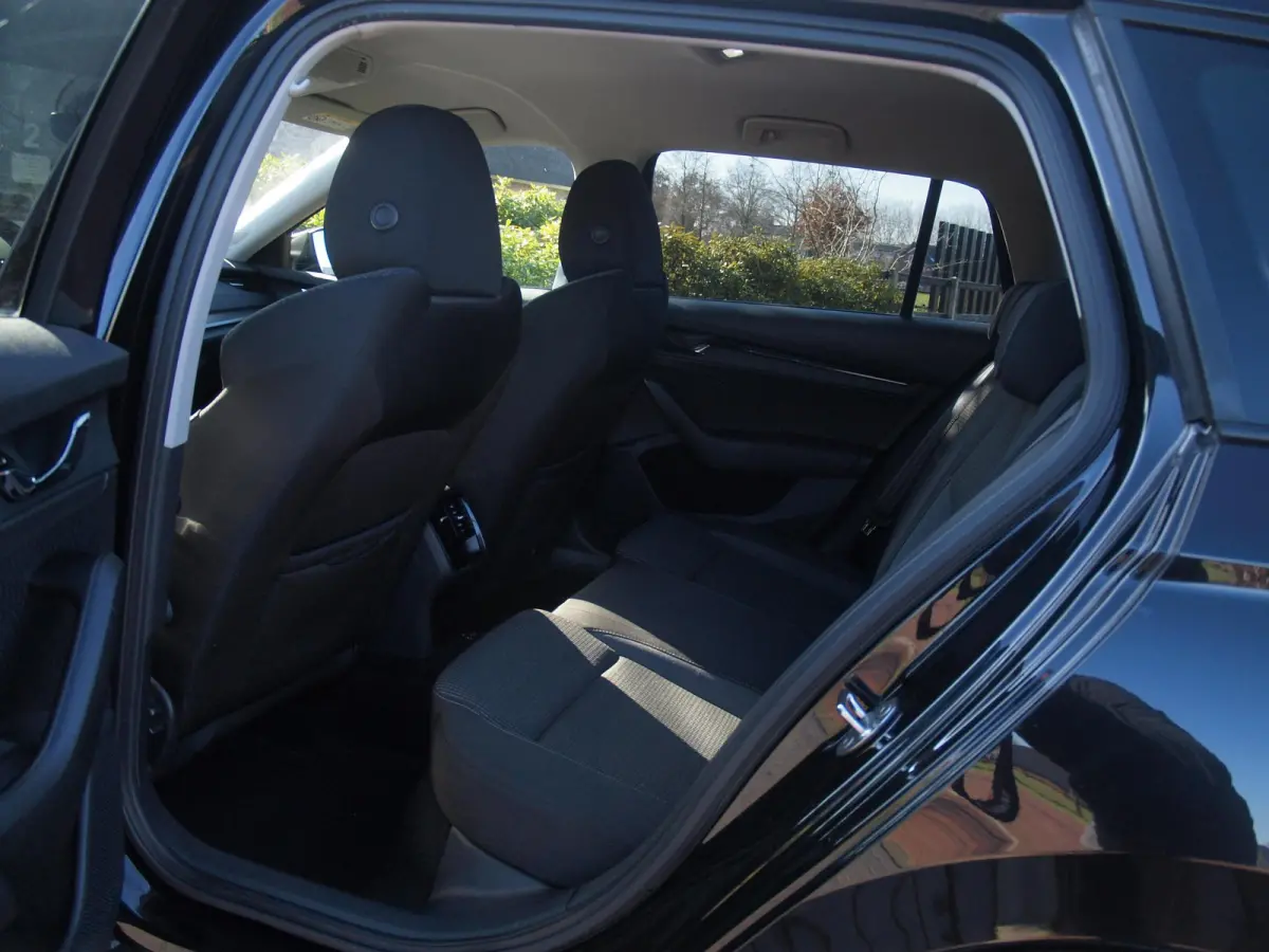 1.0 e-TSI Business Edition | DSG - Automaat | Black Optic | Camera | 18 Inch Zwarte Velgen | NL-Auto |