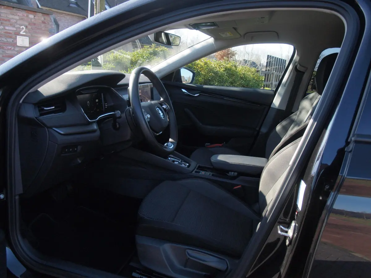 1.0 e-TSI Business Edition | DSG - Automaat | Black Optic | Camera | 18 Inch Zwarte Velgen | NL-Auto |