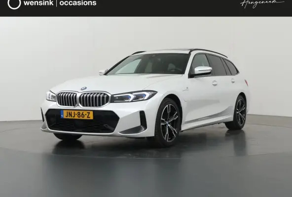 330e M-Sport | SOH 96,1% | Panoramadak | Elek. Sportstoelen met Geheugen | HUD | Camera | Apple Carplay/Android Auto | Adaptieve Cruise Control | Comfort Pakket | M-Sport Pro | Curved Displa
