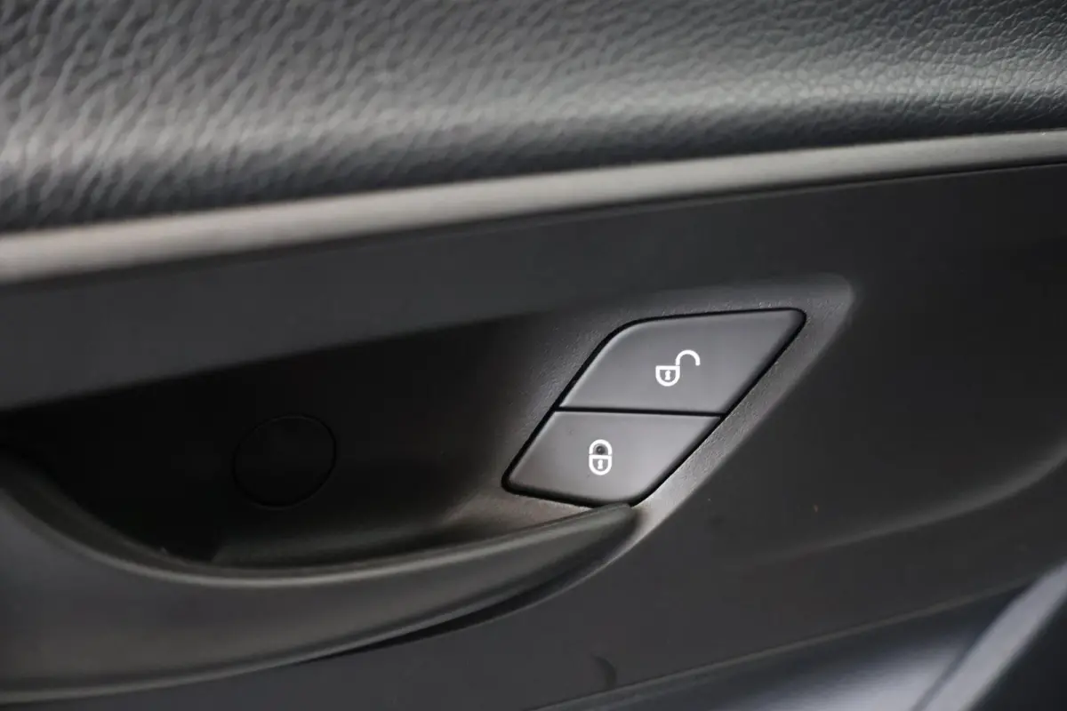 315 CDI | Aut. | L3 | Chassis | Pro | Airco | Cruise Control | Zijwindassistent | Lane Assist | Comfort-bestuurdersstoel | 3-zits | Apple Carplay/Android Auto | ELKE OPBOUW MOGELIJK