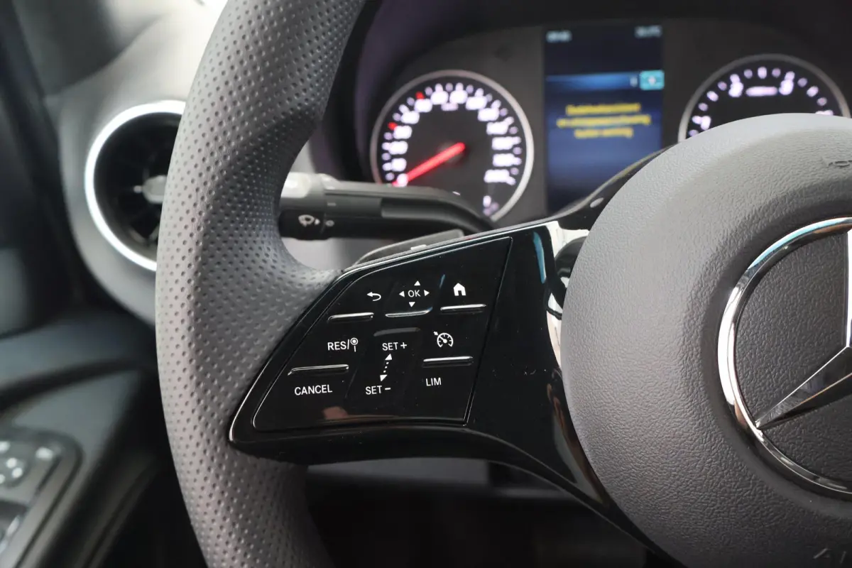 315 CDI | Aut. | L3 | Chassis | Pro | Airco | Cruise Control | Zijwindassistent | Lane Assist | Comfort-bestuurdersstoel | 3-zits | Apple Carplay/Android Auto | ELKE OPBOUW MOGELIJK