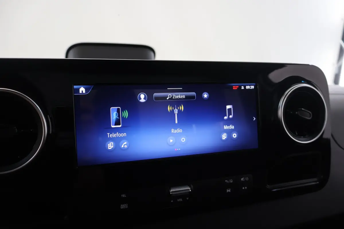 315 CDI | Aut. | L3 | Chassis | Pro | Airco | Cruise Control | Zijwindassistent | Lane Assist | Comfort-bestuurdersstoel | 3-zits | Apple Carplay/Android Auto | ELKE OPBOUW MOGELIJK