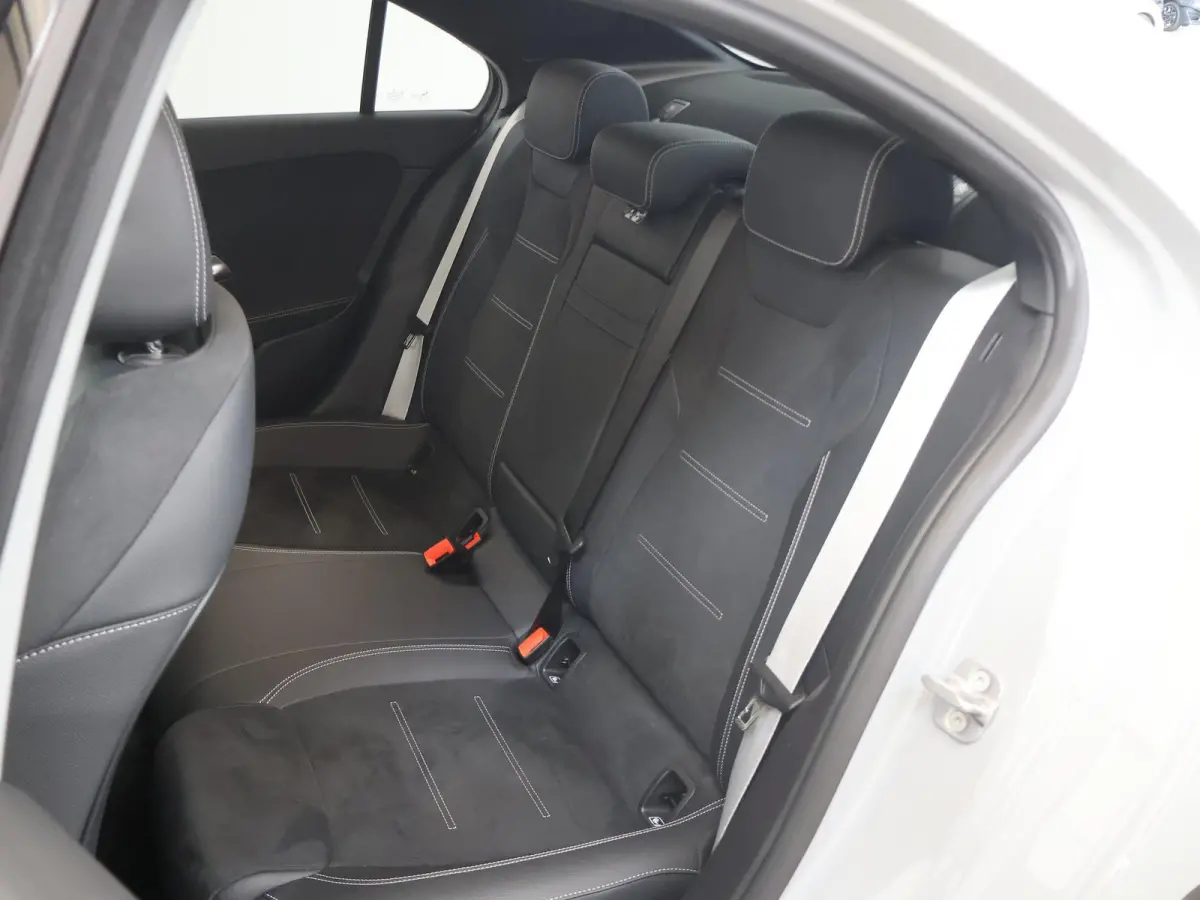 180 Business Solution AMG | FULL OPTION | Plus pakket | Head-up | Panorama-schuifdak | Memory stoelen | Stoelverwarming | Sfeerverlichting