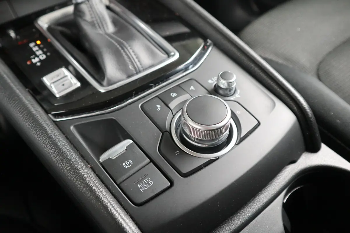 2.0 SkyActiv-G 165 Comfort Automaat Rijklaar. / Trekhaak /Camera / Navi / Clima / Cruise / ST-verwarming