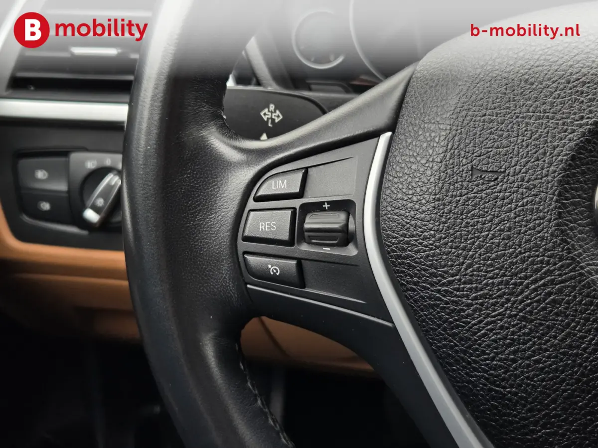 318i High Executive Luxury Line Apple CarPlay | Led Koplampen | Leer | Stoelverwarming |