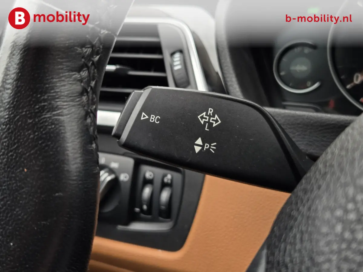 318i High Executive Luxury Line Apple CarPlay | Led Koplampen | Leer | Stoelverwarming |
