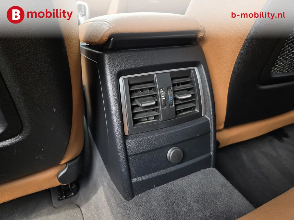 318i High Executive Luxury Line Apple CarPlay | Led Koplampen | Leer | Stoelverwarming |