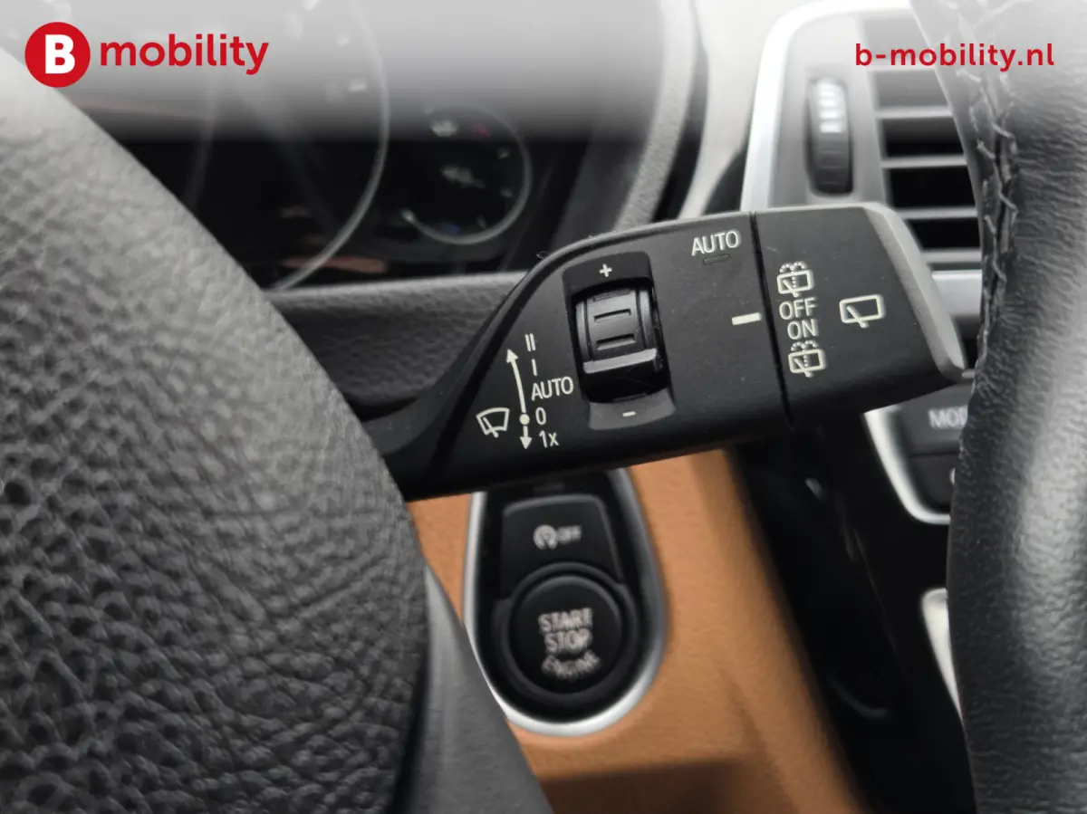318i High Executive Luxury Line Apple CarPlay | Led Koplampen | Leer | Stoelverwarming |