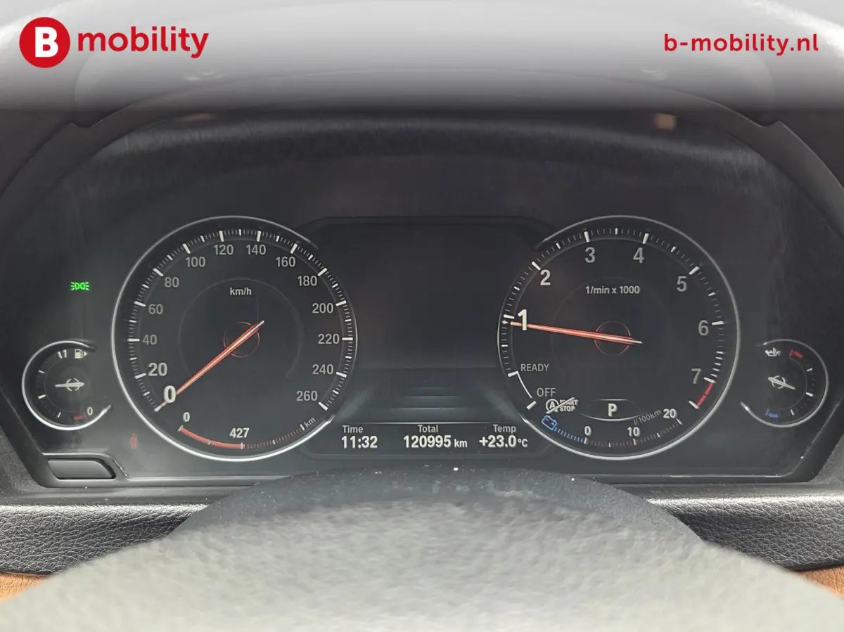 318i High Executive Luxury Line Apple CarPlay | Led Koplampen | Leer | Stoelverwarming |