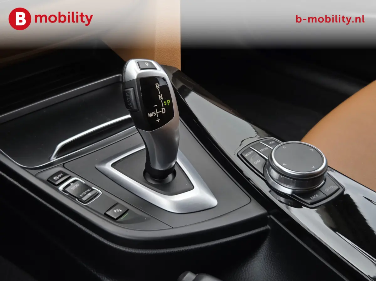 318i High Executive Luxury Line Apple CarPlay | Led Koplampen | Leer | Stoelverwarming |