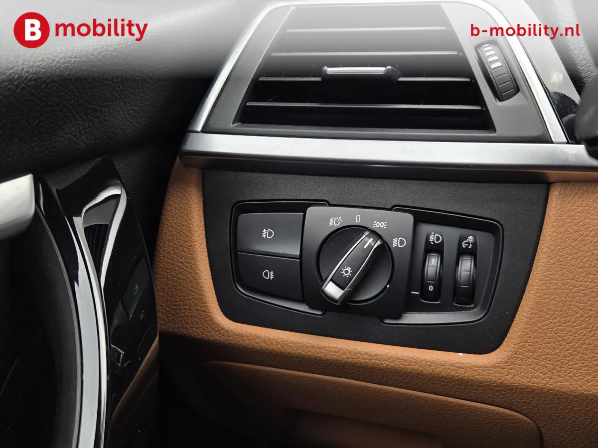 318i High Executive Luxury Line Apple CarPlay | Led Koplampen | Leer | Stoelverwarming |