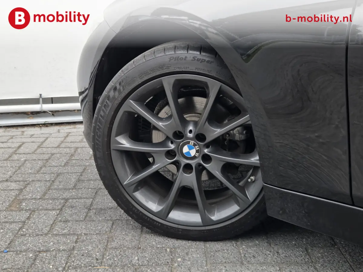 318i High Executive Luxury Line Apple CarPlay | Led Koplampen | Leer | Stoelverwarming |