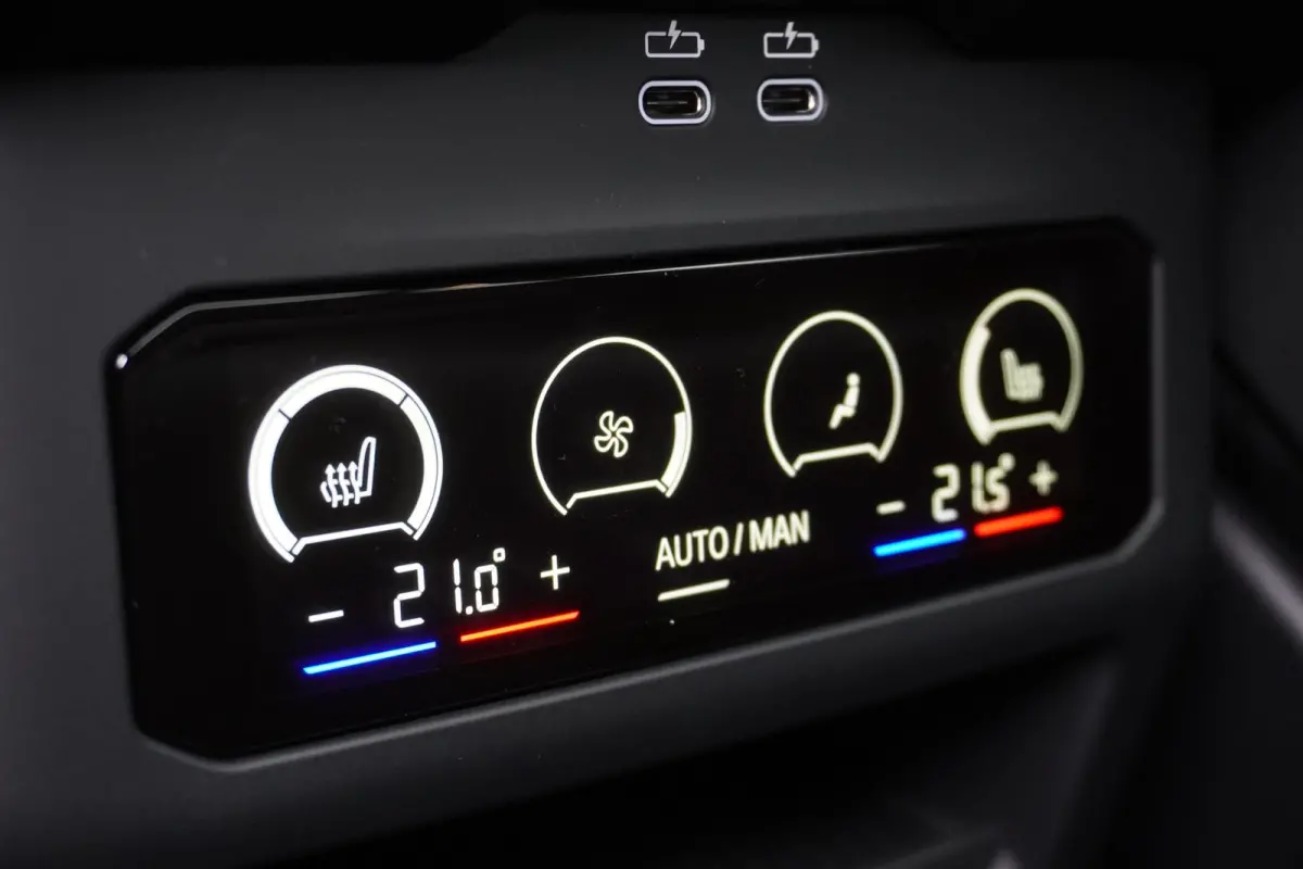 eDrive40 M Sportpakket | Comfort Pack | Trekhaak met elektrisch wegklapbare kogel | Glazen panoramadak | Driving Assistant Professional | Harman-Kardon sound system