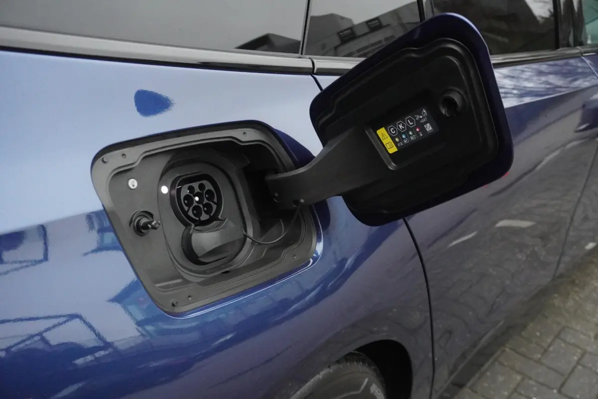 eDrive40 M Sportpakket | Comfort Pack | Trekhaak met elektrisch wegklapbare kogel | Glazen panoramadak | Driving Assistant Professional | Harman-Kardon sound system