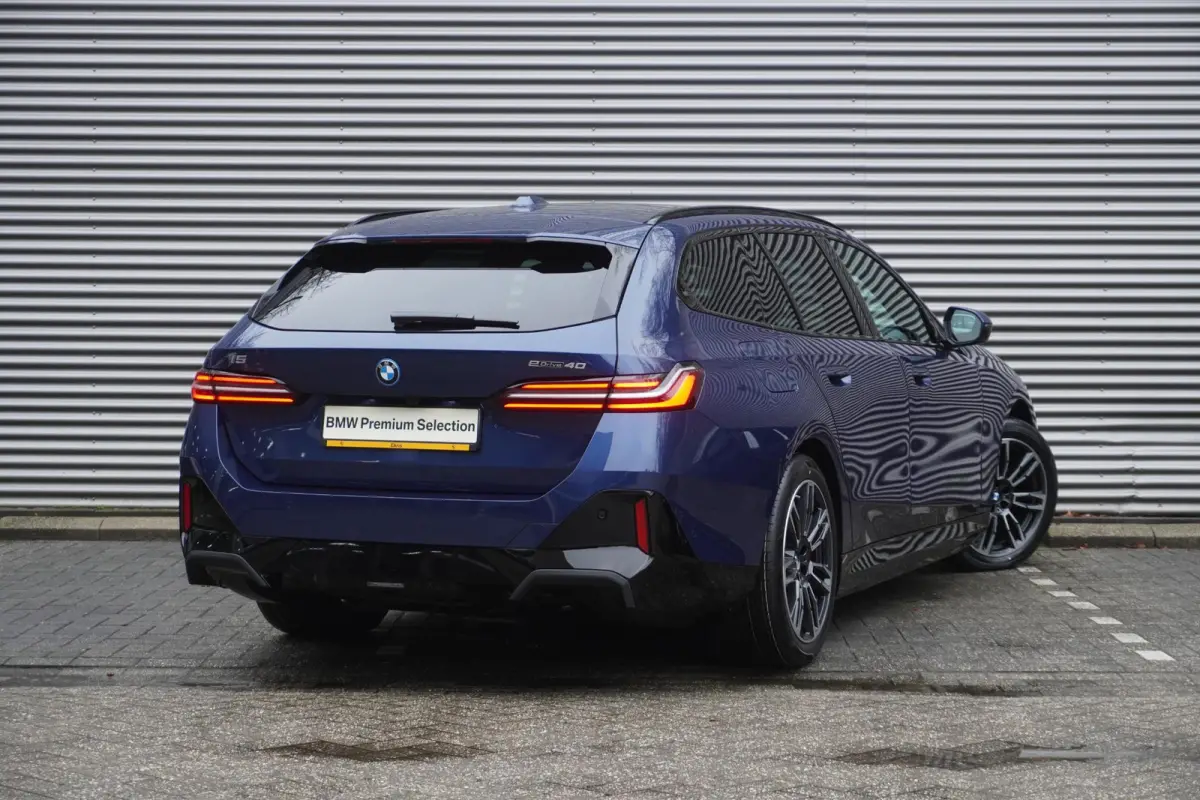 eDrive40 M Sportpakket | Comfort Pack | Trekhaak met elektrisch wegklapbare kogel | Glazen panoramadak | Driving Assistant Professional | Harman-Kardon sound system