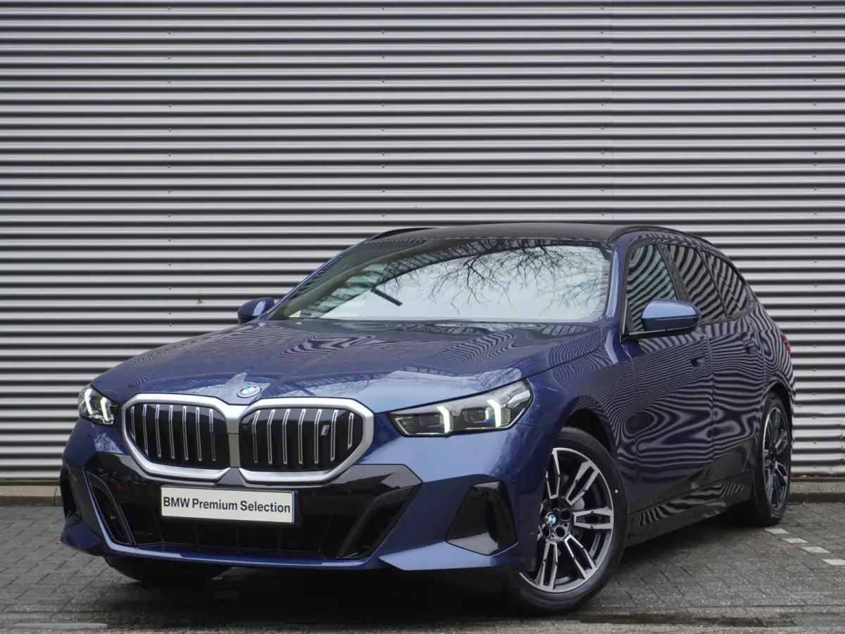 eDrive40 M Sportpakket | Comfort Pack | Trekhaak met elektrisch wegklapbare kogel | Glazen panoramadak | Driving Assistant Professional | Harman-Kardon sound system