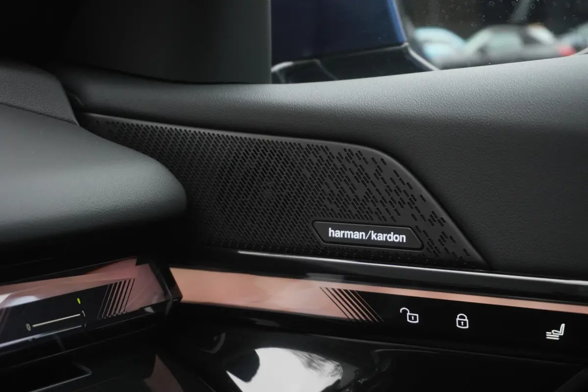 eDrive40 M Sportpakket | Comfort Pack | Trekhaak met elektrisch wegklapbare kogel | Glazen panoramadak | Driving Assistant Professional | Harman-Kardon sound system