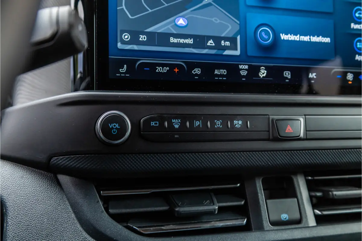 300 2.0 TDCI L2H1 Limited DC | BPM VRIJ | Dubbel Cabine | Elec schuifdeuren | ACC | Blind Spot | 360 Camera | CarPlay | Navigatie | Stoelverwarming | 5-Zitter | BPM Vrij