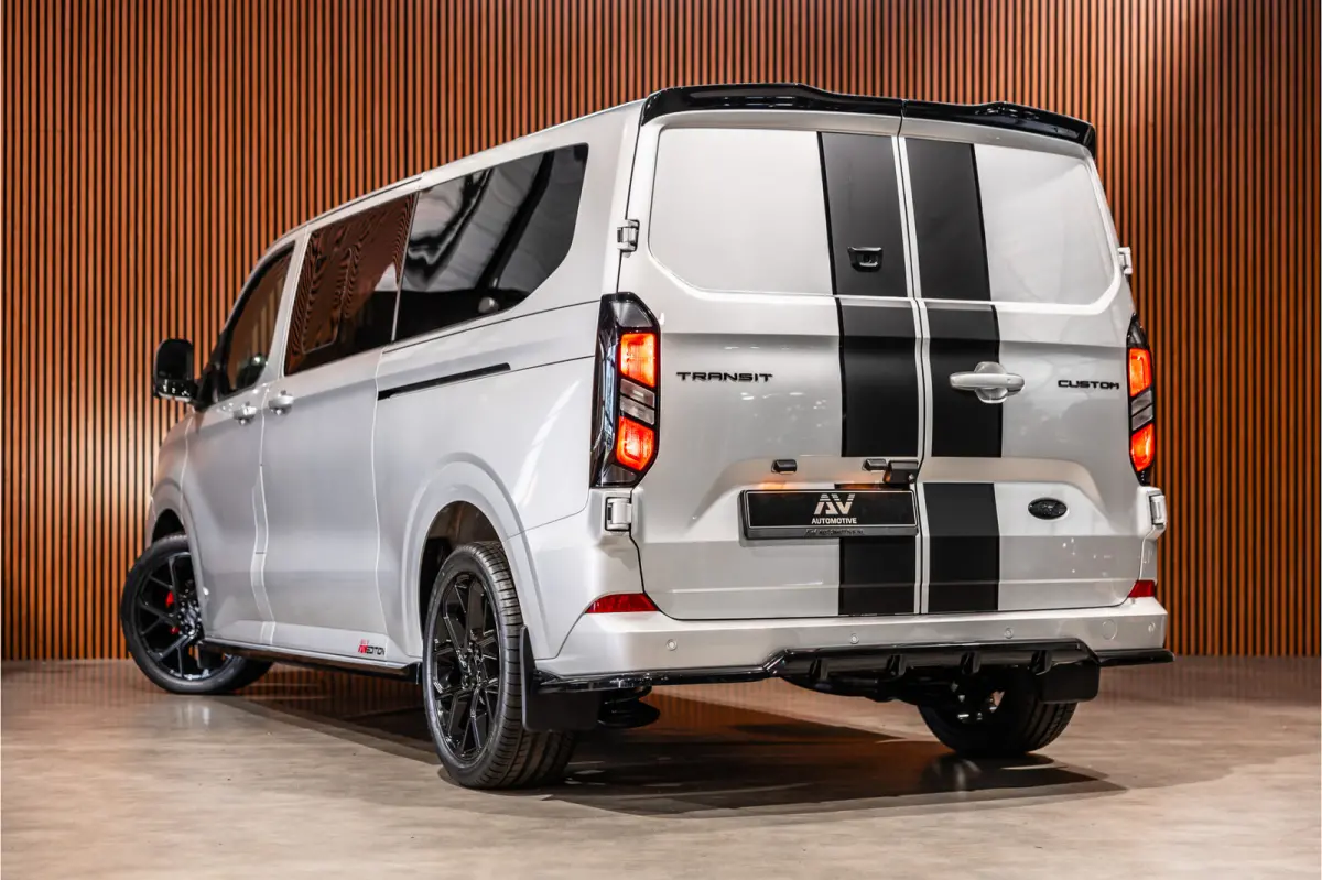 300 2.0 TDCI L2H1 Limited DC | BPM VRIJ | Dubbel Cabine | Elec schuifdeuren | ACC | Blind Spot | 360 Camera | CarPlay | Navigatie | Stoelverwarming | 5-Zitter | BPM Vrij