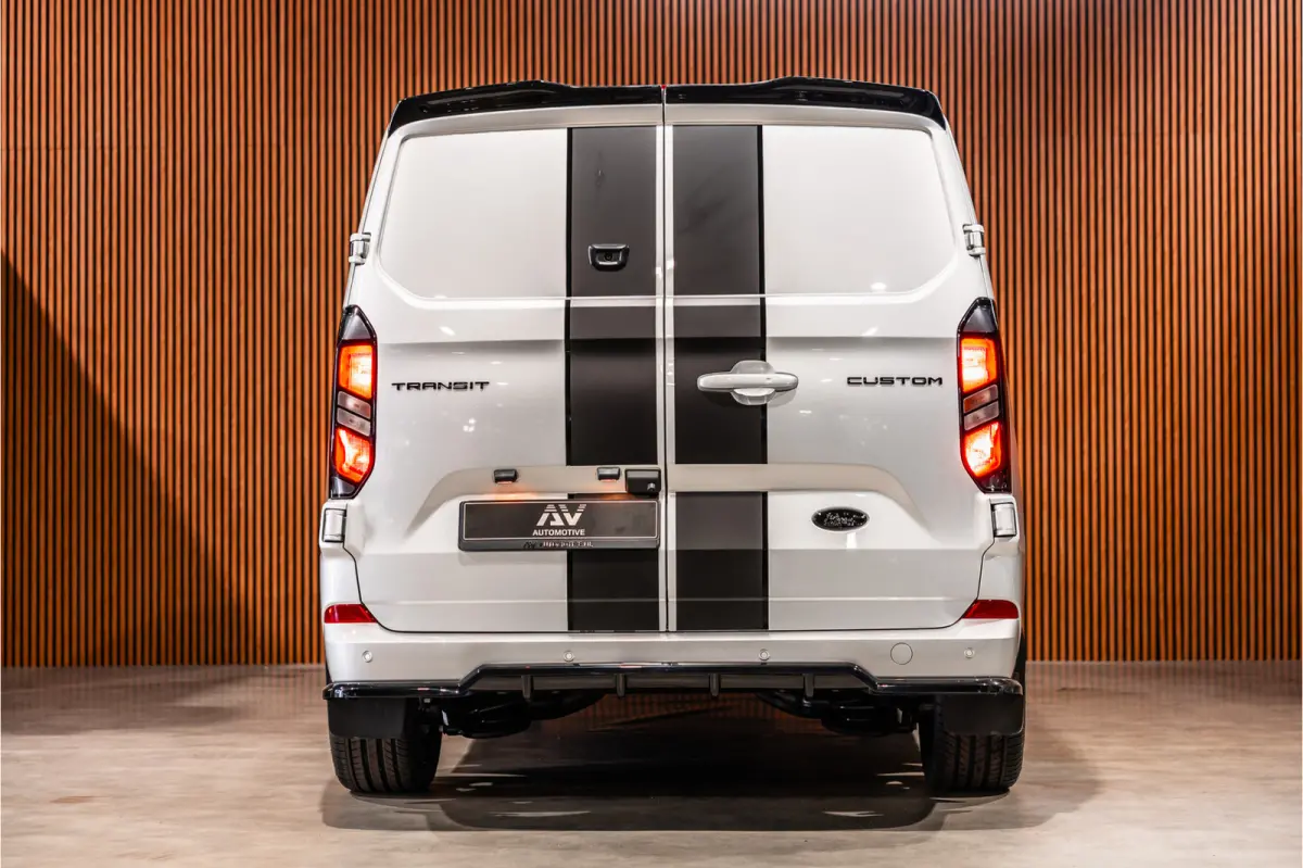 300 2.0 TDCI L2H1 Limited DC | BPM VRIJ | Dubbel Cabine | Elec schuifdeuren | ACC | Blind Spot | 360 Camera | CarPlay | Navigatie | Stoelverwarming | 5-Zitter | BPM Vrij