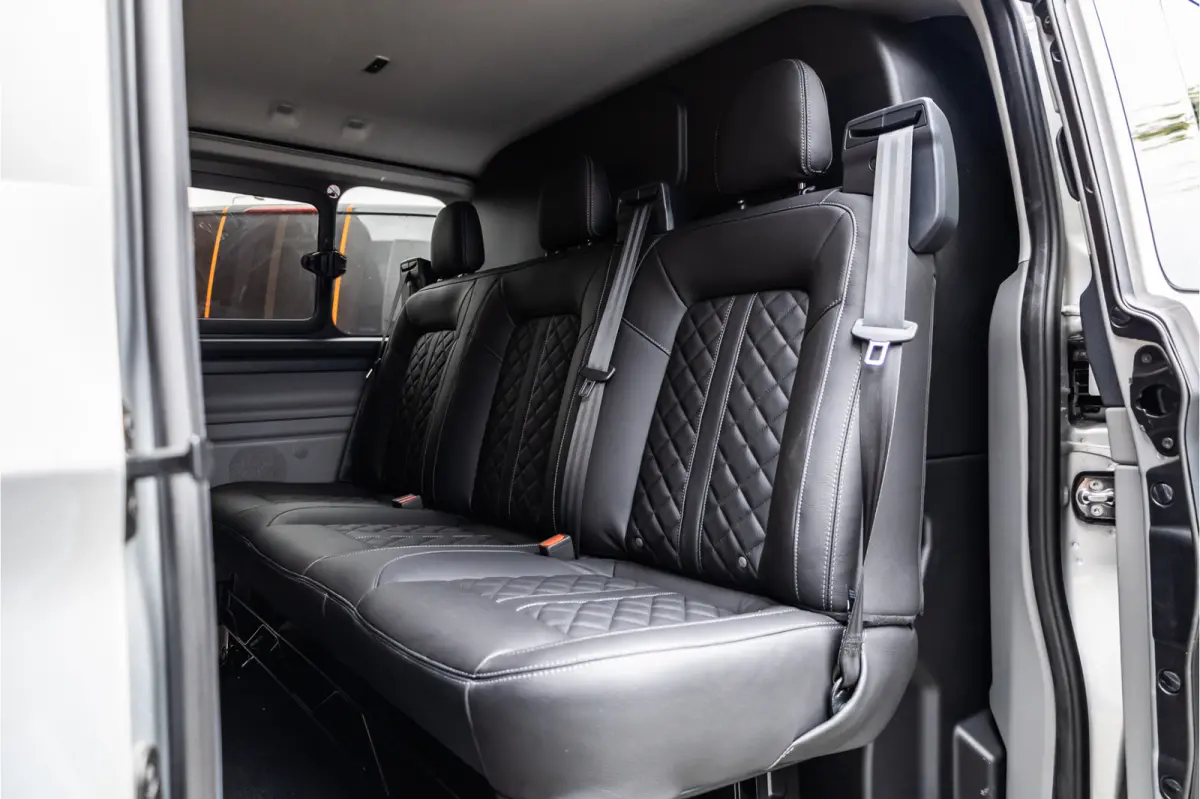 300 2.0 TDCI L2H1 Limited DC | BPM VRIJ | Dubbel Cabine | Elec schuifdeuren | ACC | Blind Spot | 360 Camera | CarPlay | Navigatie | Stoelverwarming | 5-Zitter | BPM Vrij