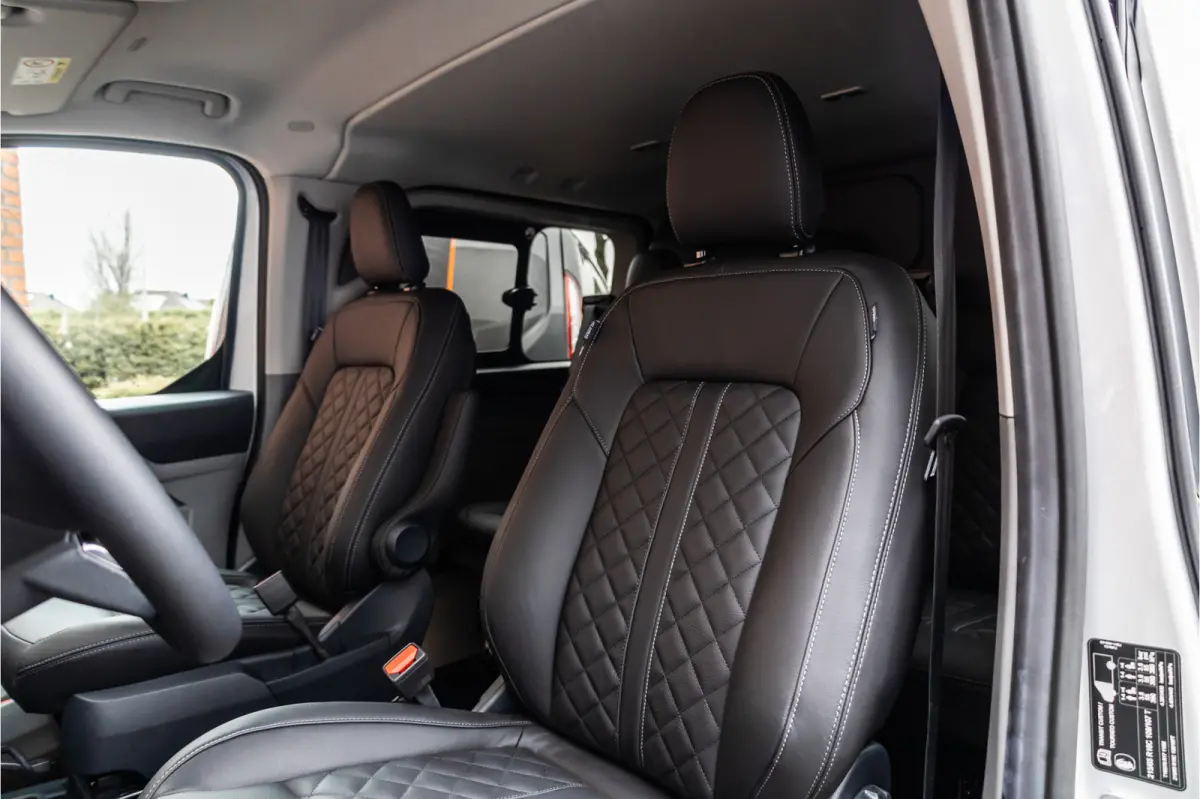 300 2.0 TDCI L2H1 Limited DC | BPM VRIJ | Dubbel Cabine | Elec schuifdeuren | ACC | Blind Spot | 360 Camera | CarPlay | Navigatie | Stoelverwarming | 5-Zitter | BPM Vrij
