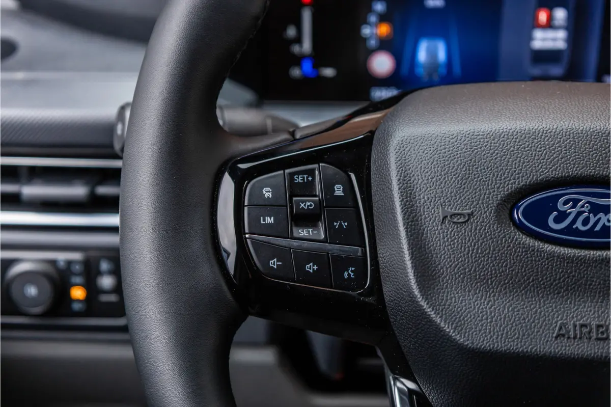 300 2.0 TDCI L2H1 Limited DC | BPM VRIJ | Dubbel Cabine | Elec schuifdeuren | ACC | Blind Spot | 360 Camera | CarPlay | Navigatie | Stoelverwarming | 5-Zitter | BPM Vrij