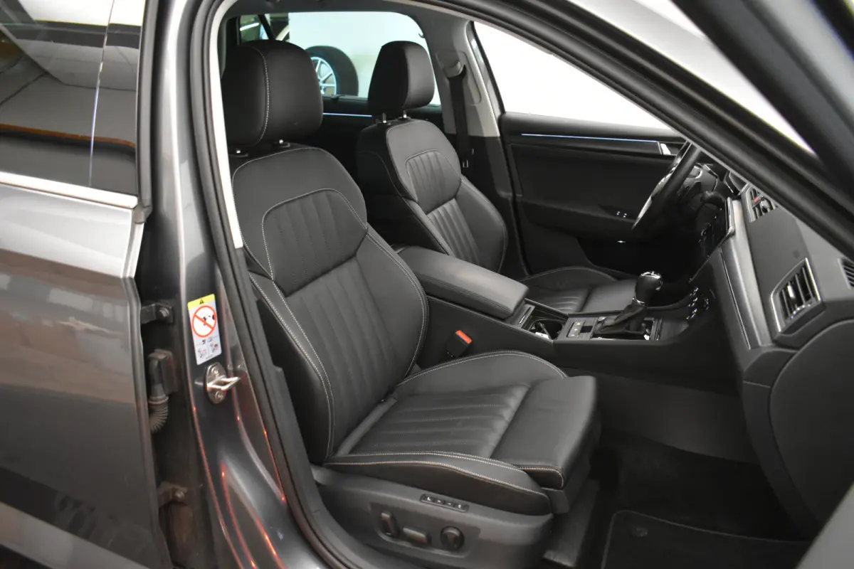 1.4 TSI iV Style Vol leder 360ºCam El aKlep + Trekh Dhoek