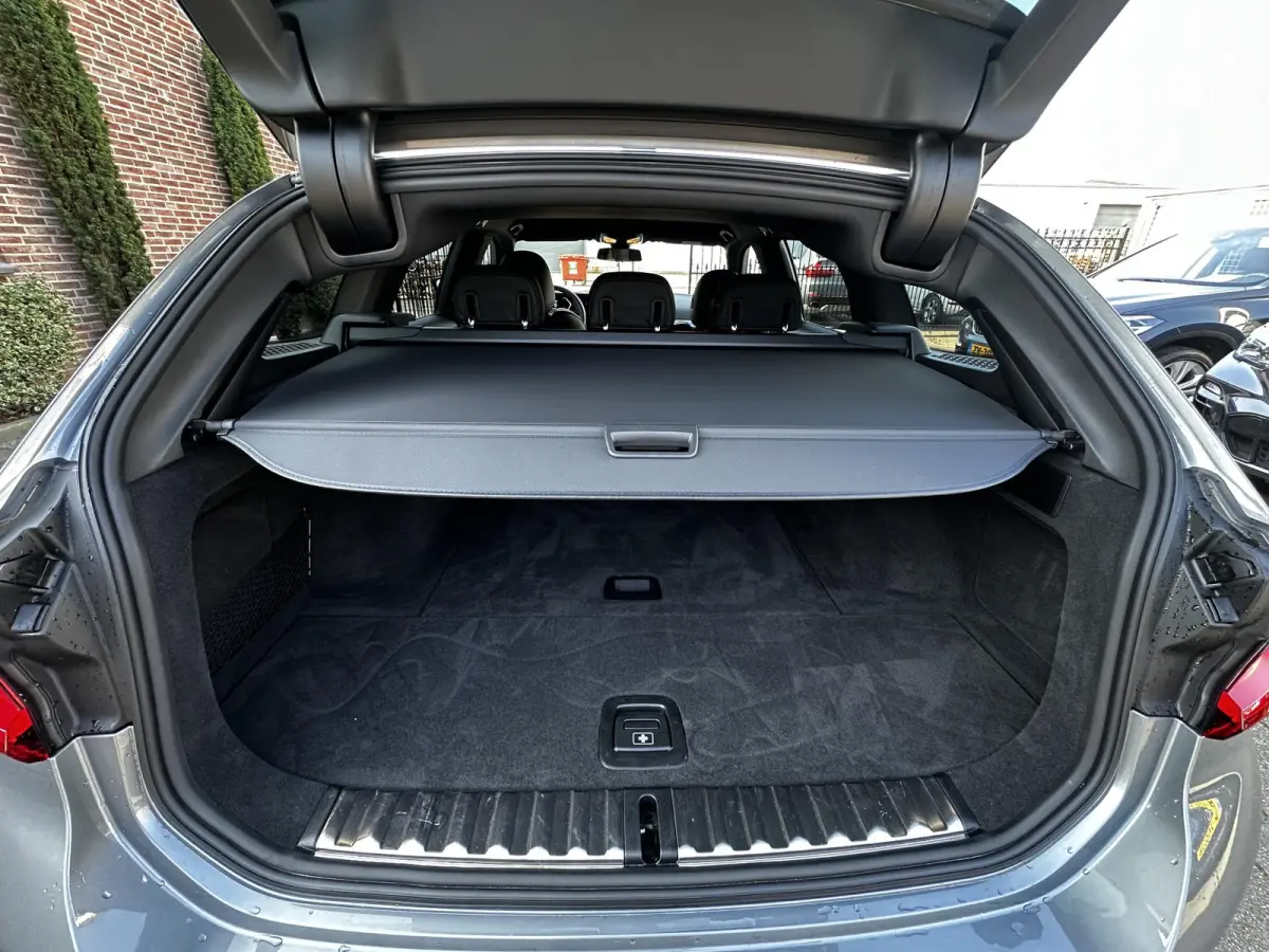 330i xDrive M-Sport Leder|AdaptiefCruise|HiFi