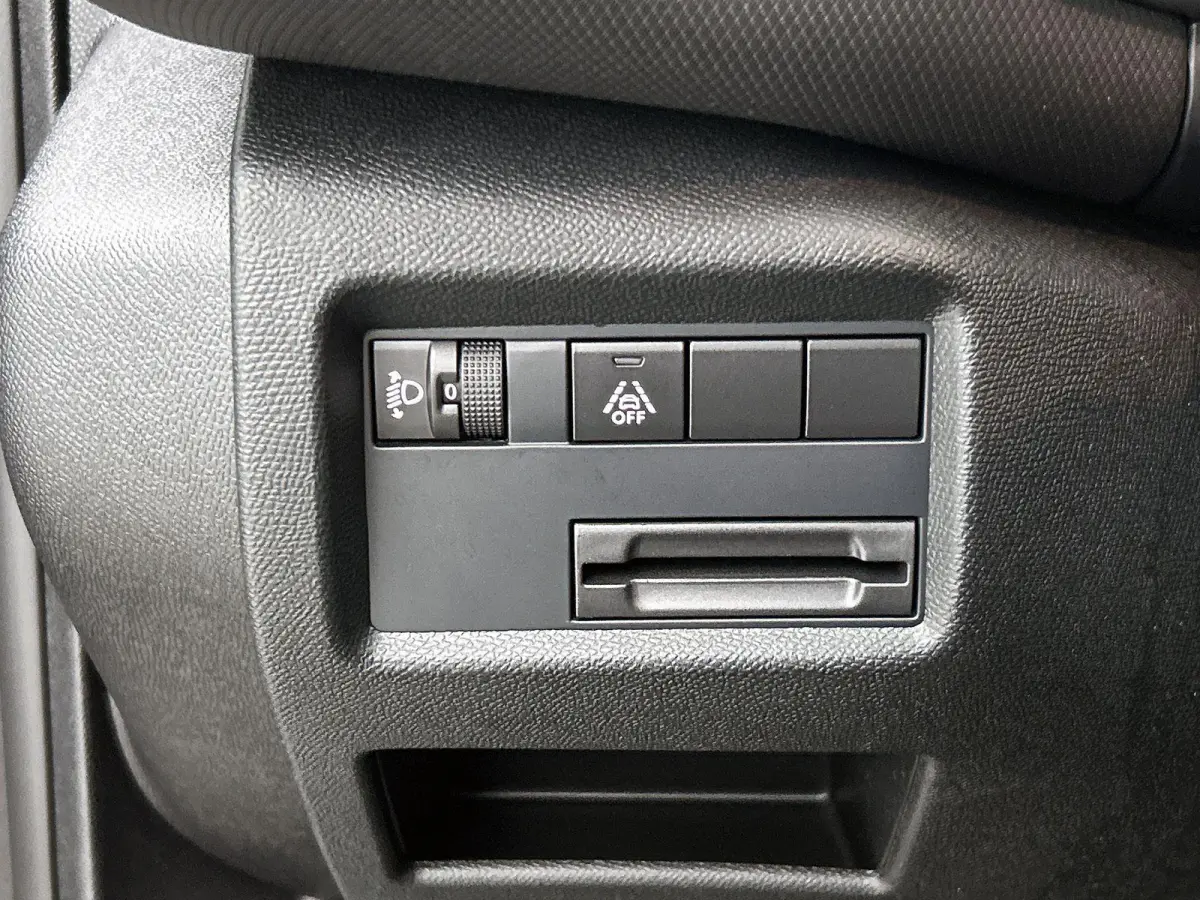 SUV Plus Hybrid 145pk Automaat | Navigatie | Achteruitrijcamera | Climate Control | Cruise Control | Parkeersensoren v+a | Keyless | Half lederen comfortstoelen | Stoelverwarming | Led kopla