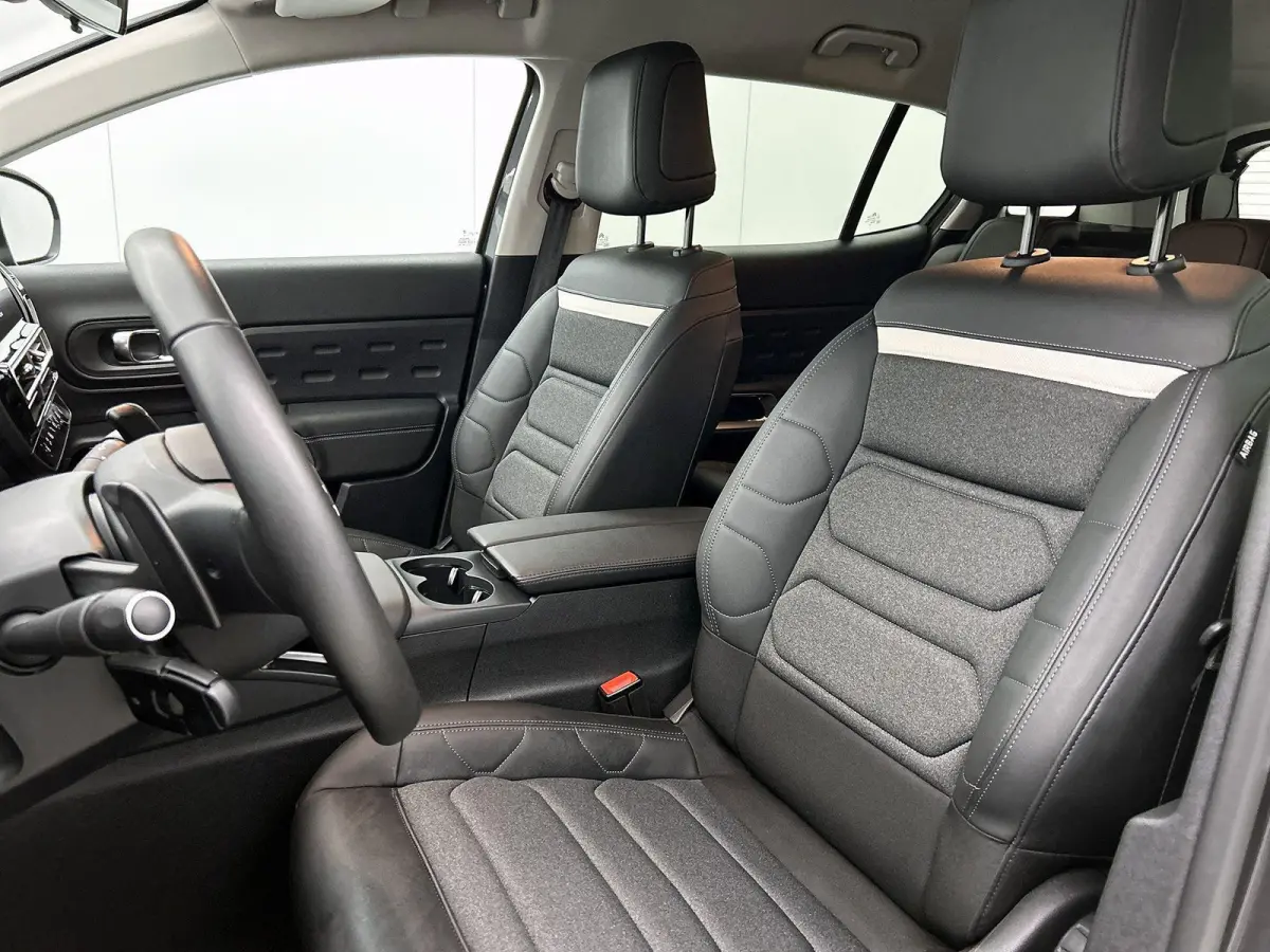SUV Plus Hybrid 145pk Automaat | Navigatie | Achteruitrijcamera | Climate Control | Cruise Control | Parkeersensoren v+a | Keyless | Half lederen comfortstoelen | Stoelverwarming | Led kopla