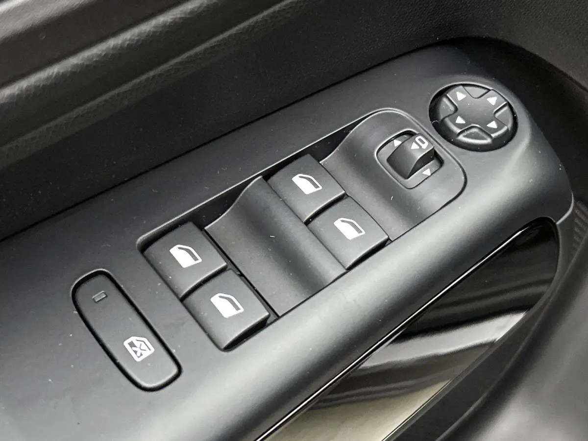 SUV Plus Hybrid 145pk Automaat | Navigatie | Achteruitrijcamera | Climate Control | Cruise Control | Parkeersensoren v+a | Keyless | Half lederen comfortstoelen | Stoelverwarming | Led kopla