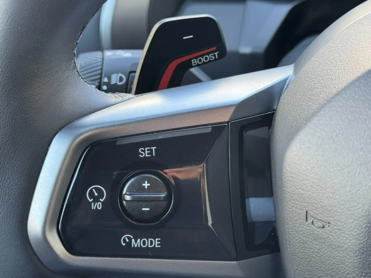 30e xDrive PHEV Fabrieksgarantie mei 2028 SOH 99% Clima Cruise Head-Up Stoelverwarming/ koeling Apple / Android 360 camera