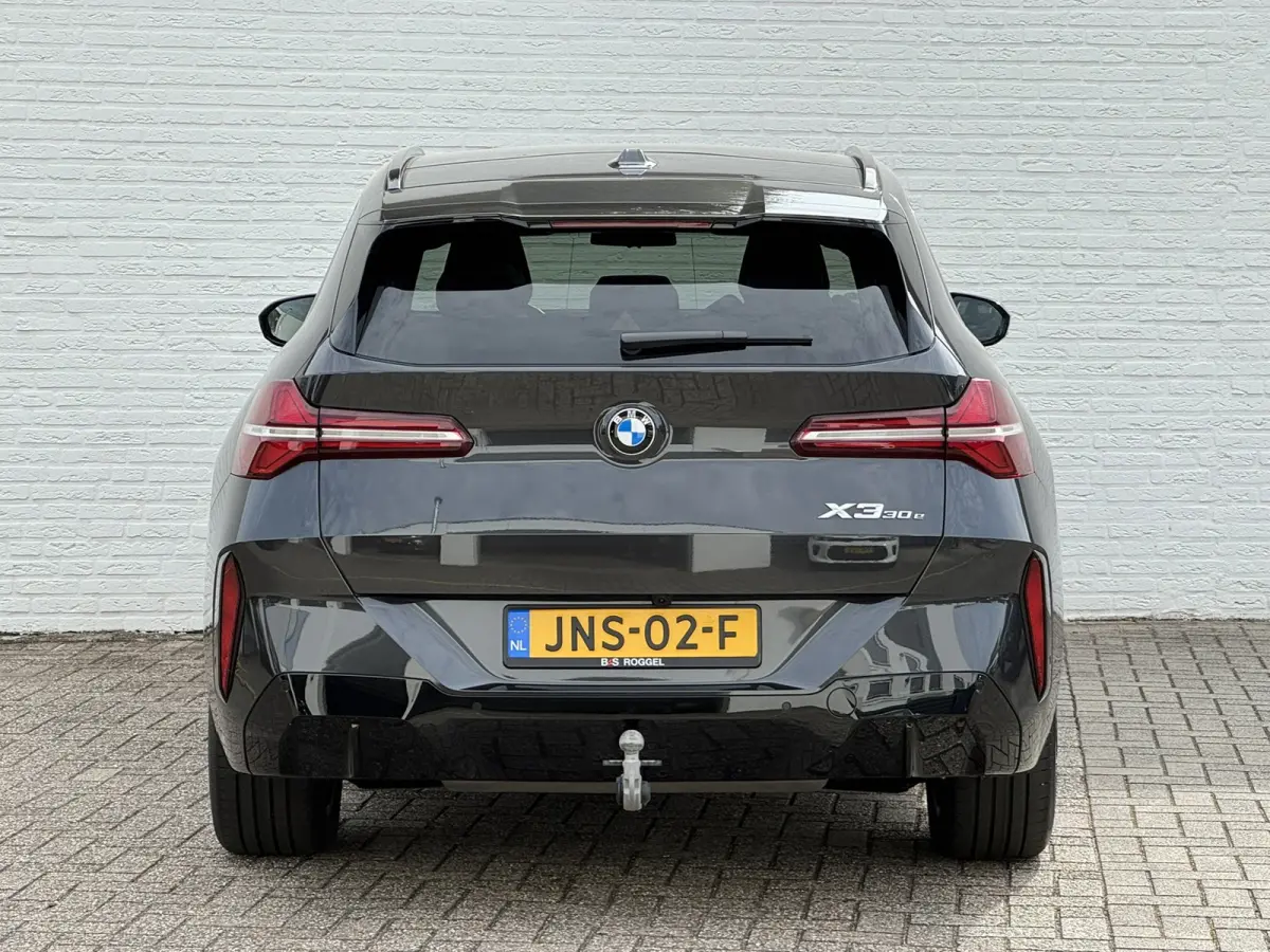 30e xDrive PHEV Fabrieksgarantie mei 2028 SOH 99% Clima Cruise Head-Up Stoelverwarming/ koeling Apple / Android 360 camera
