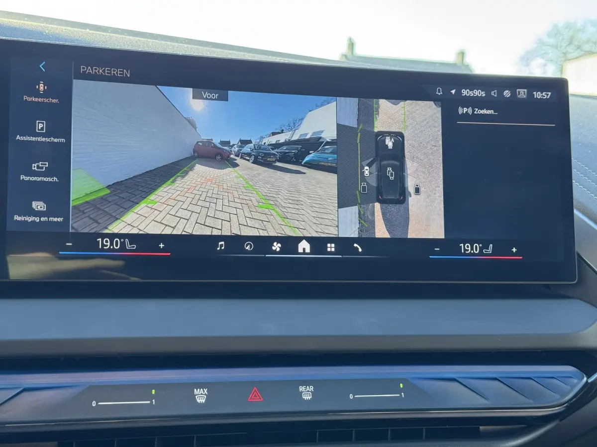 30e xDrive PHEV Fabrieksgarantie mei 2028 SOH 99% Clima Cruise Head-Up Stoelverwarming/ koeling Apple / Android 360 camera