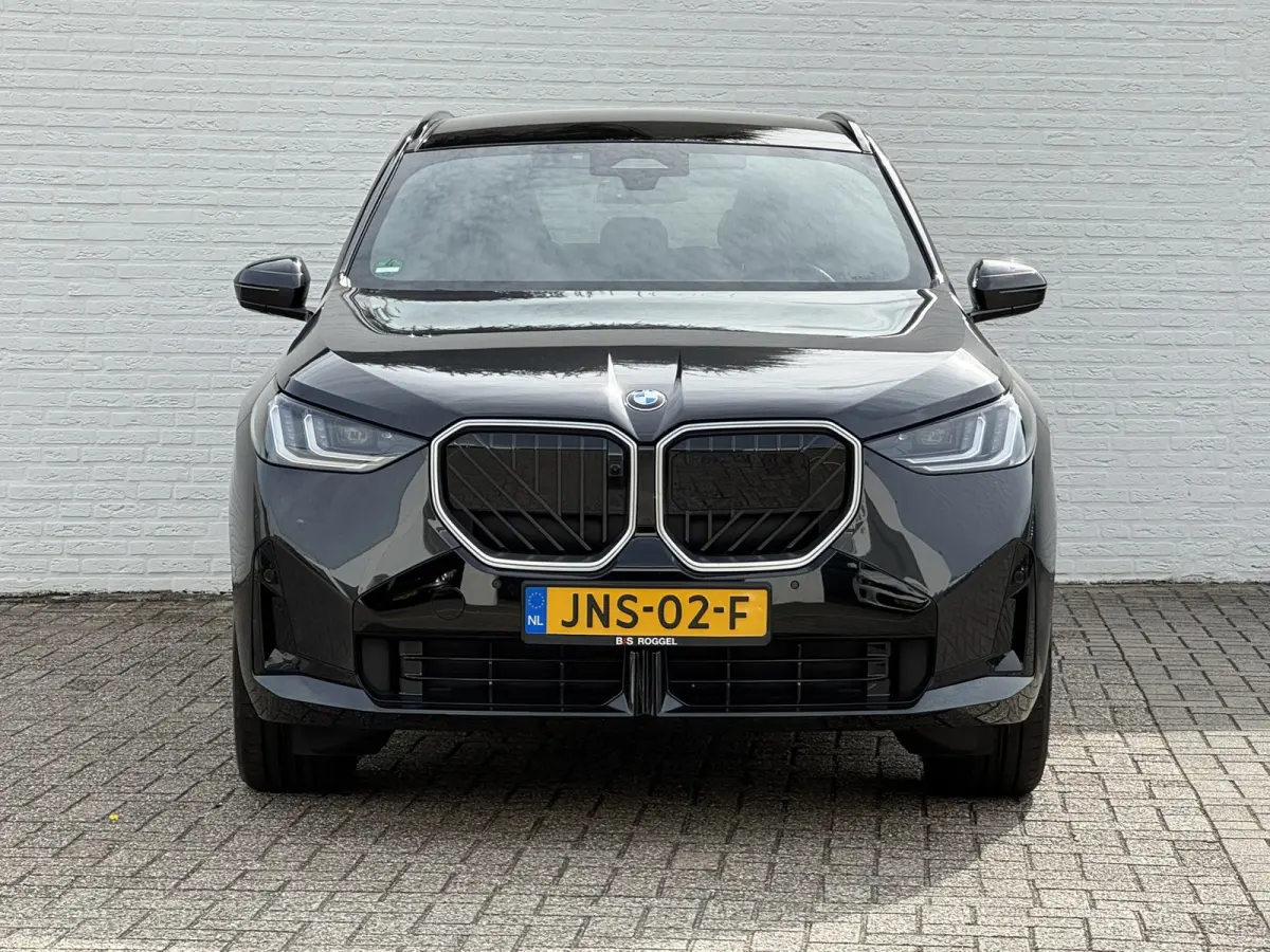 30e xDrive PHEV Fabrieksgarantie mei 2028 SOH 99% Clima Cruise Head-Up Stoelverwarming/ koeling Apple / Android 360 camera